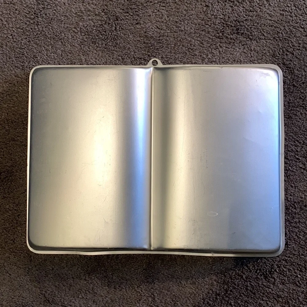 GIANT BOOK cake pan. Wilton vintage. 1986. Great used condition.